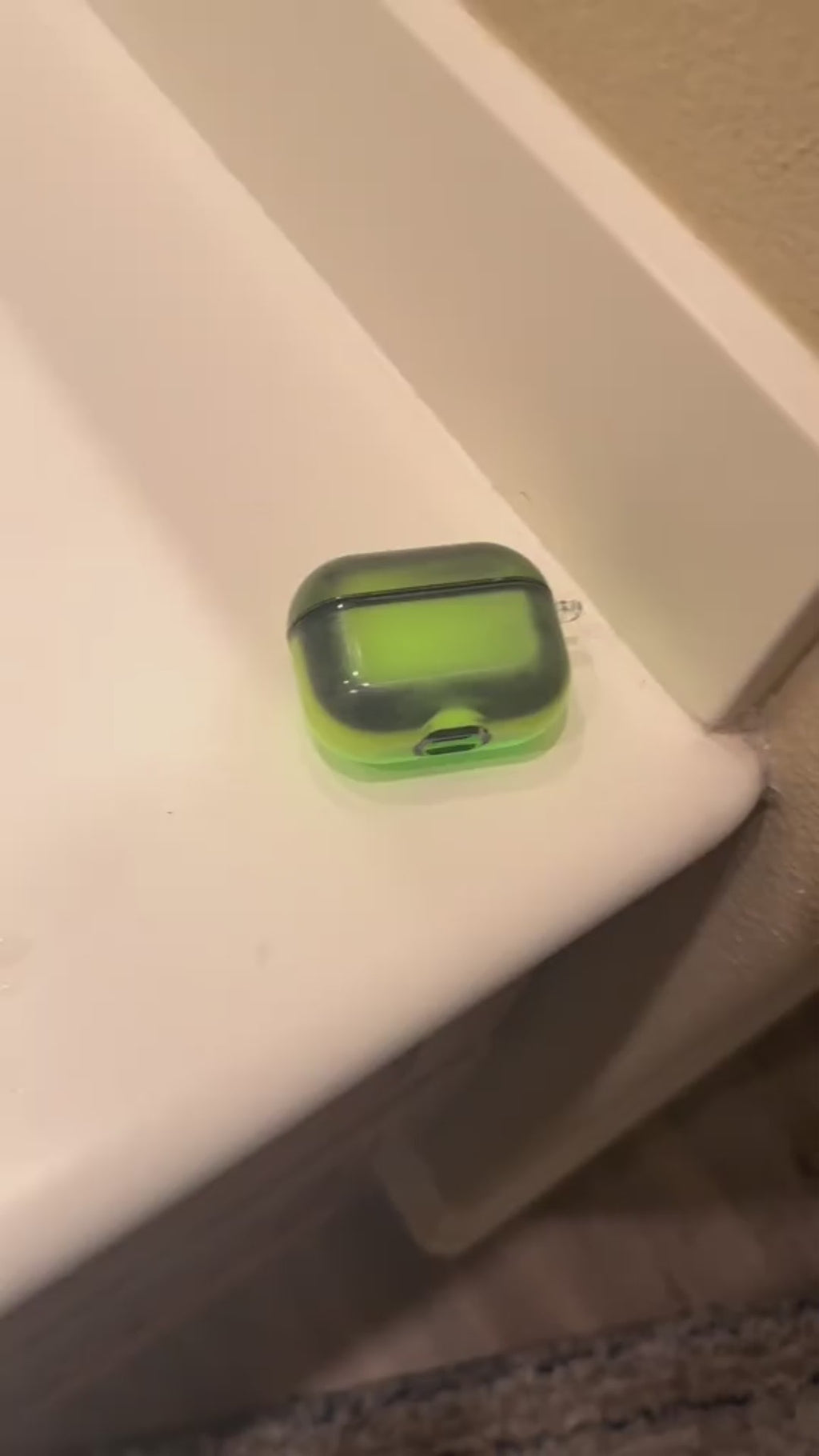 LUNAR GREEN AIRPOD CASE